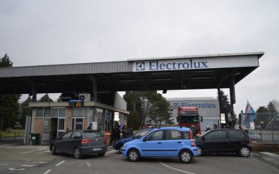 Electrolux, lettera al ministro Poletti: “Rispettare gli impegni”