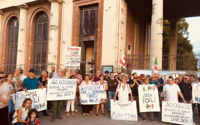 Il Pd Forlivese in piazza: “Chi Ama Forlì non la rapina”